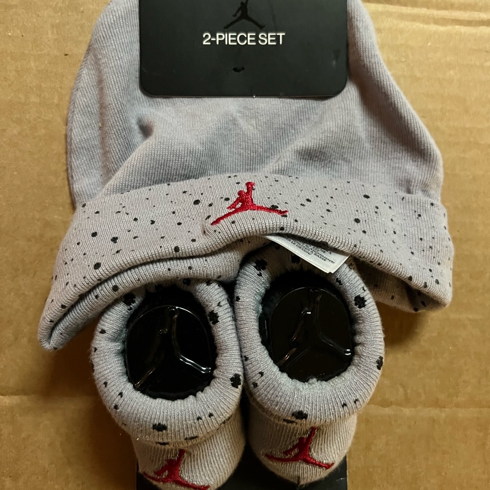 Jordan brand 0-6 month hat & booties